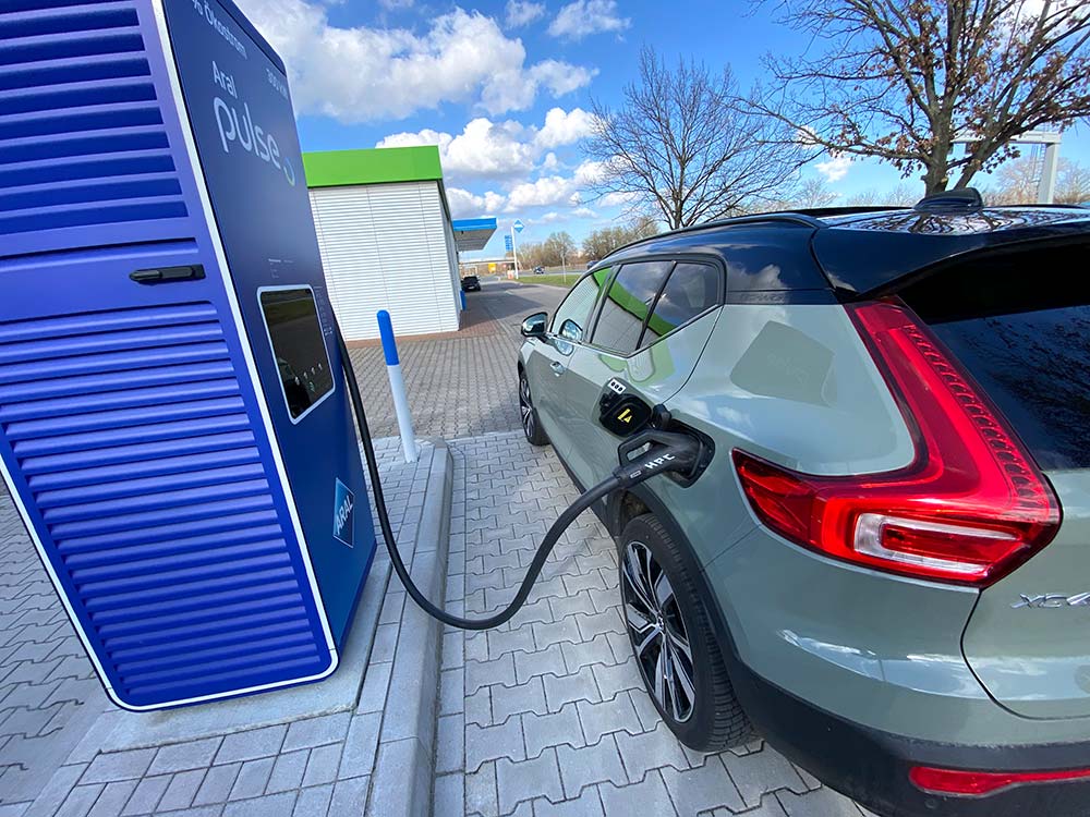 Volvo XC40 Recharge Pure Electric Twin Power im Test - Elektro-Allradler  mit mächtig Power - MOTORMOBILES