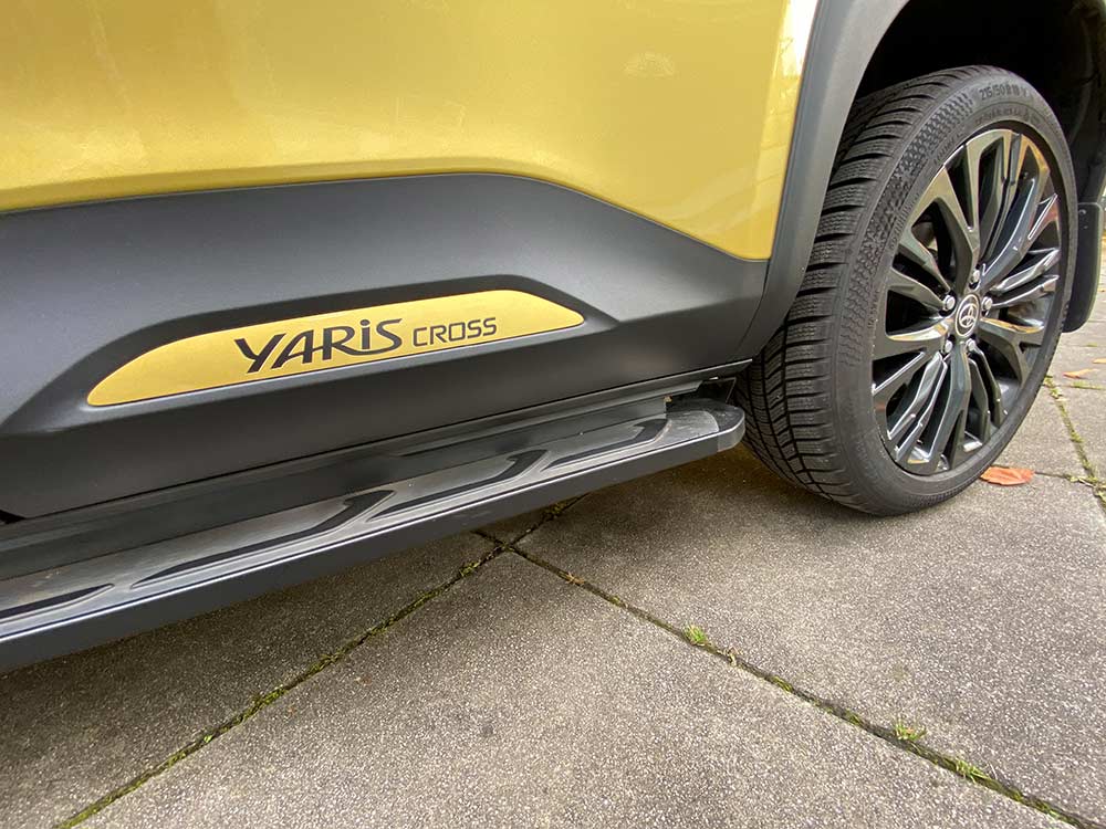 Toyota Yaris Cross Adventure alles andere als klein: Vollhybrid-Crossover  samt Allrad und Automatik im Test - MOTORMOBILES