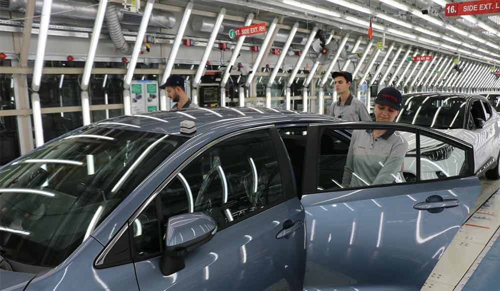 Toyota-montiert-erste-Plug-in-Hybrid-in-Europa