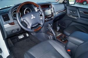 Mitsubishi Pajero 3-Türer Automatik 3.2 DiD AT 4WD Top