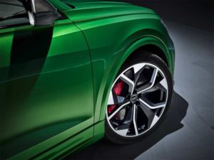 Hankooks UHP-Sommer- und Winterbereifungen auf Audi RS Q8 in der Erstausrüstung